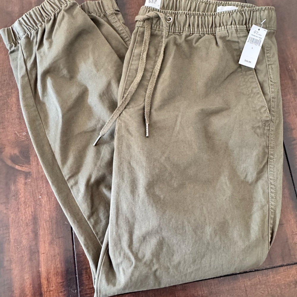 GAP Men's Khaki Joggers